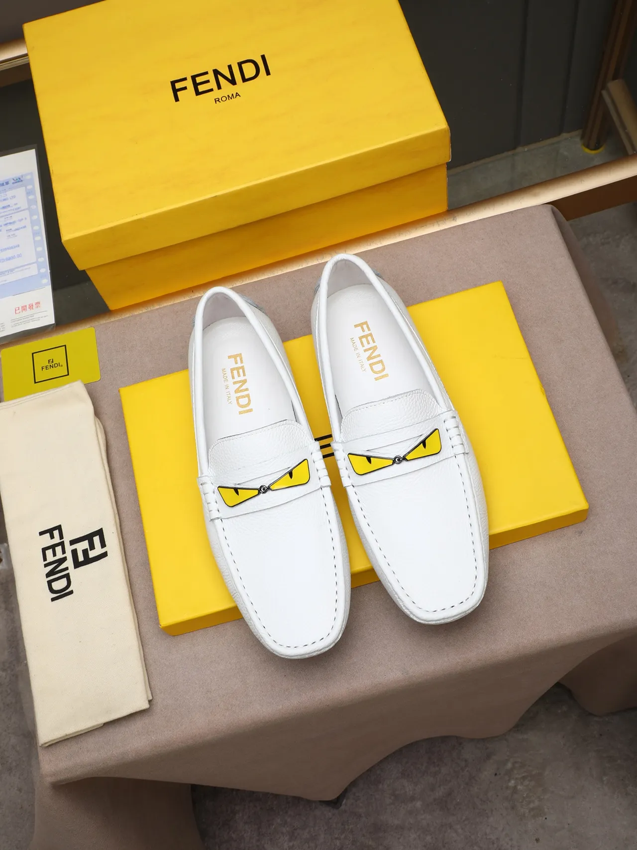 Fendi Monster Loafer Couro Branco Yellow Eye Loafers 2