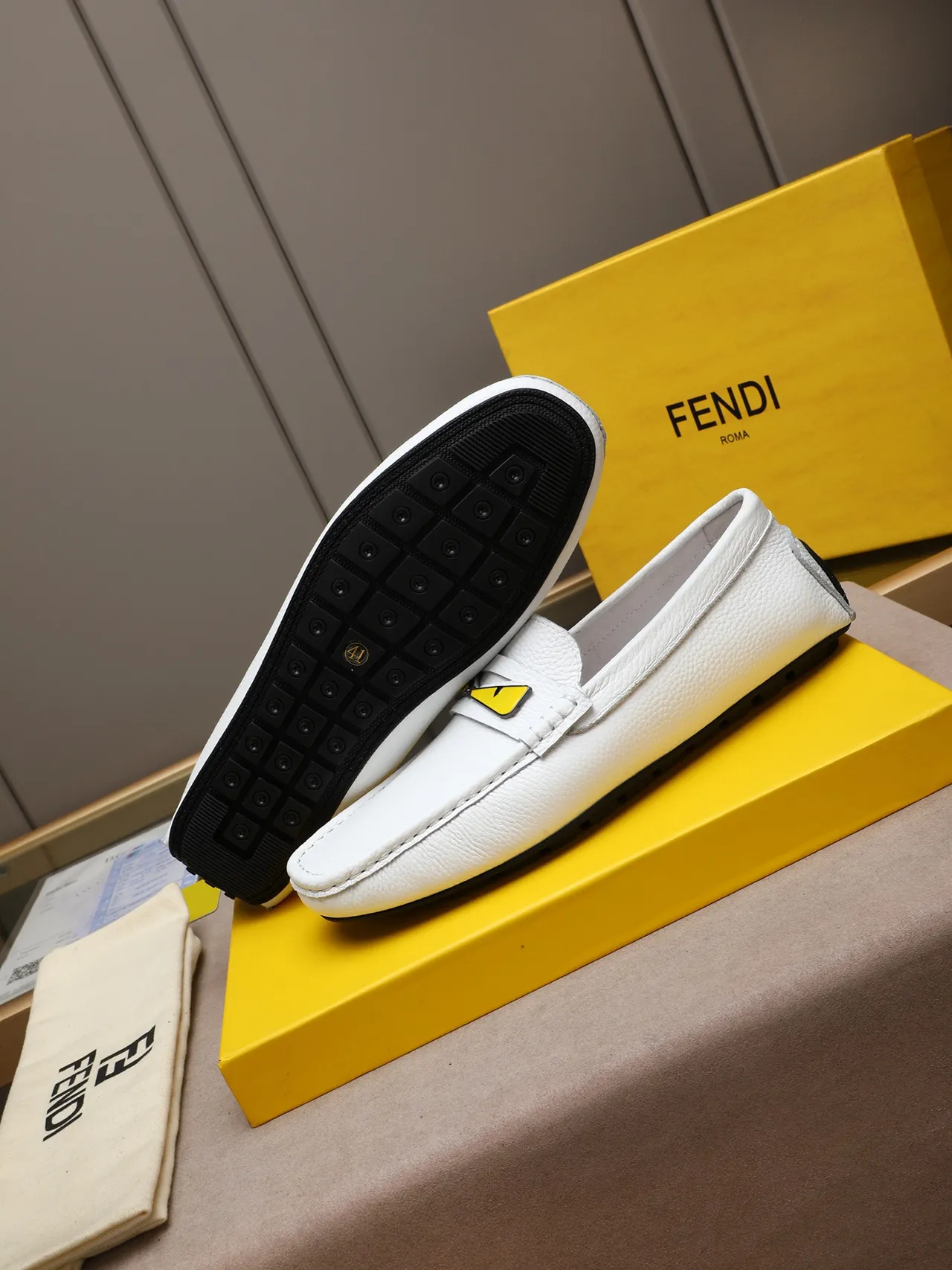 Fendi Monster Loafer Couro Branco Yellow Eye Loafers 4