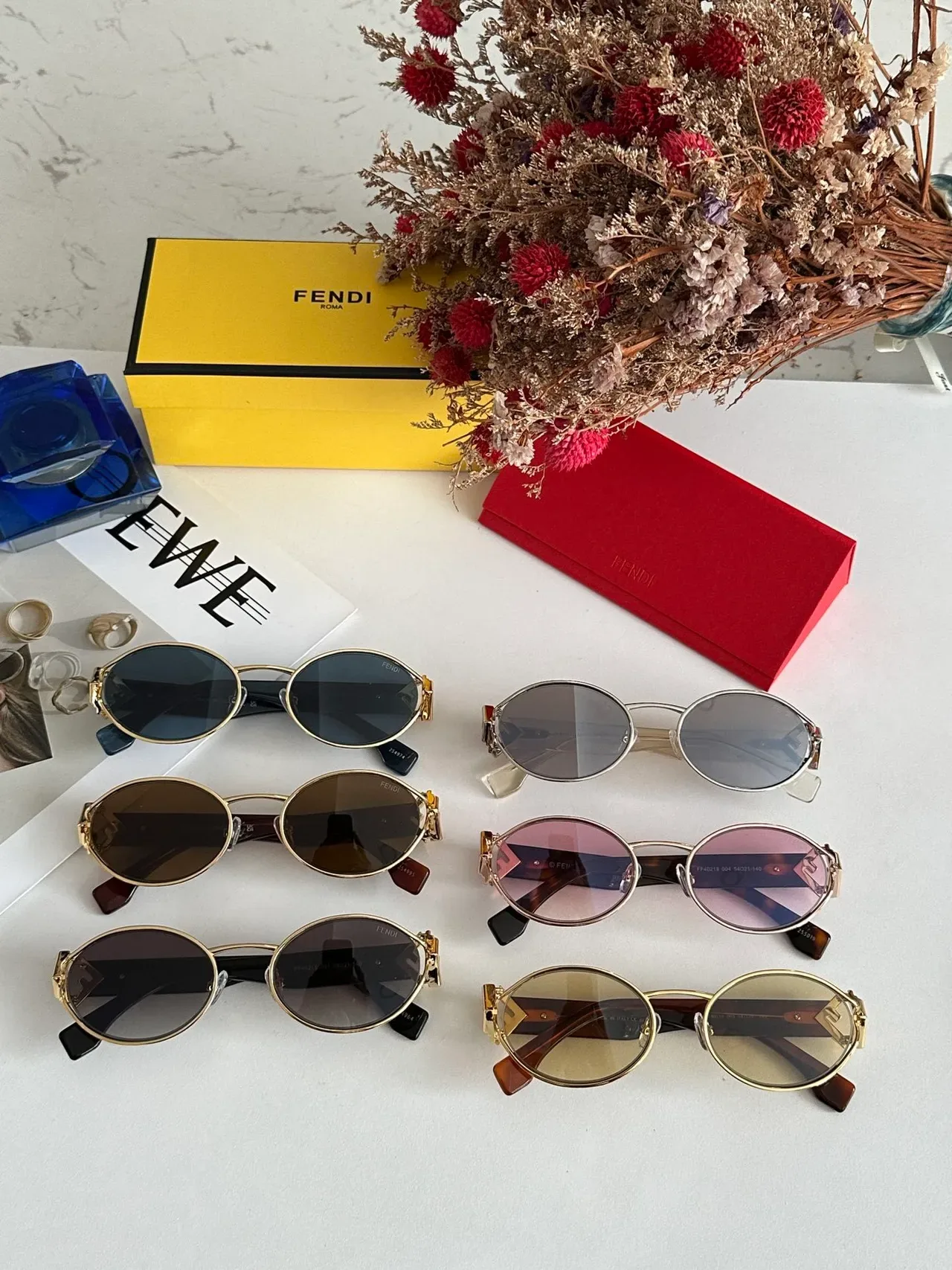 Fendi Lunettes de soleil cadre ovale doré acetate bleu marine patilla 3
