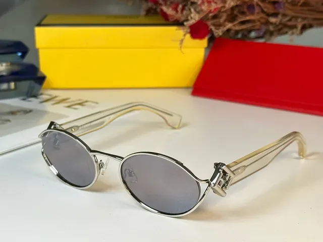Fendi Lunettes de soleil cadre ovale doré acetate bleu marine patilla 7
