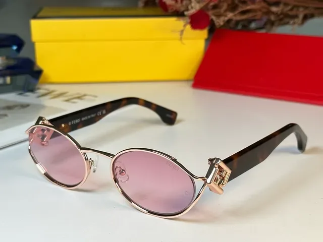 Fendi Lunettes de soleil cadre ovale doré acetate bleu marine patilla 8