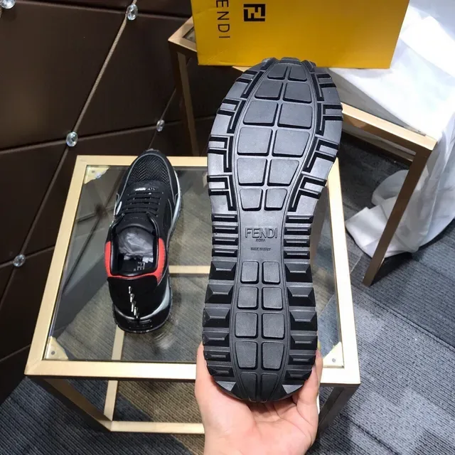 Fendi Run Away noir rouge blanc sneakers lifestyle 2