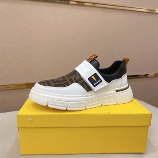 Fendi सफेद भूरा स्लिप-ऑन मोनोग्राम्ड लाइफस्टाइल स्नीकर