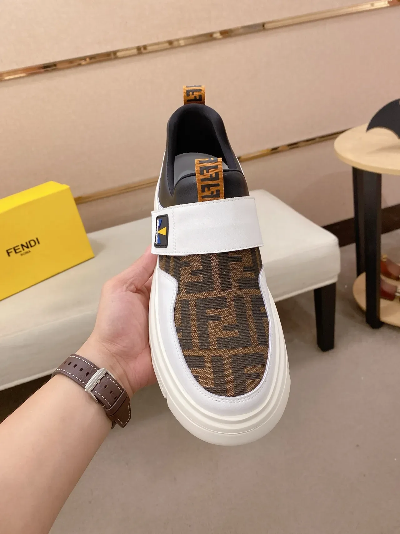 Fendi baskets lifestyle blanches et brunes slip-on monogrammées 2