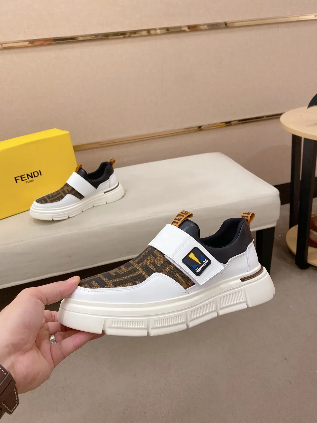 Fendi baskets lifestyle blanches et brunes slip-on monogrammées 3
