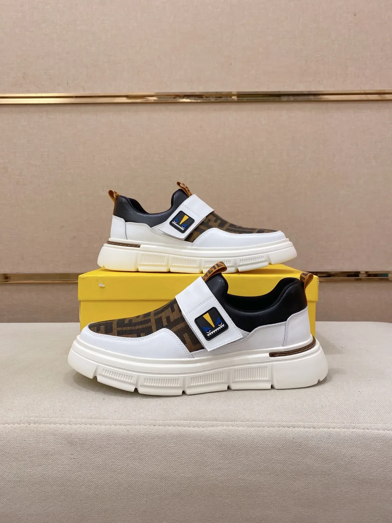 Fendi baskets lifestyle blanches et brunes slip-on monogrammées 7