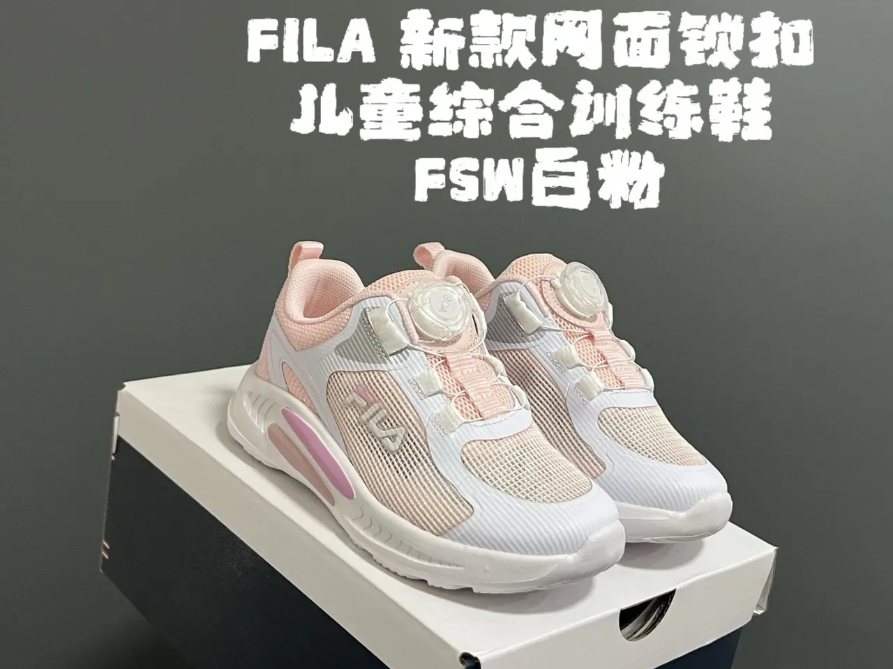 Fila Tênis Lifestyle branco e preto com upper de malha, fechamento com Dial-Lock 5