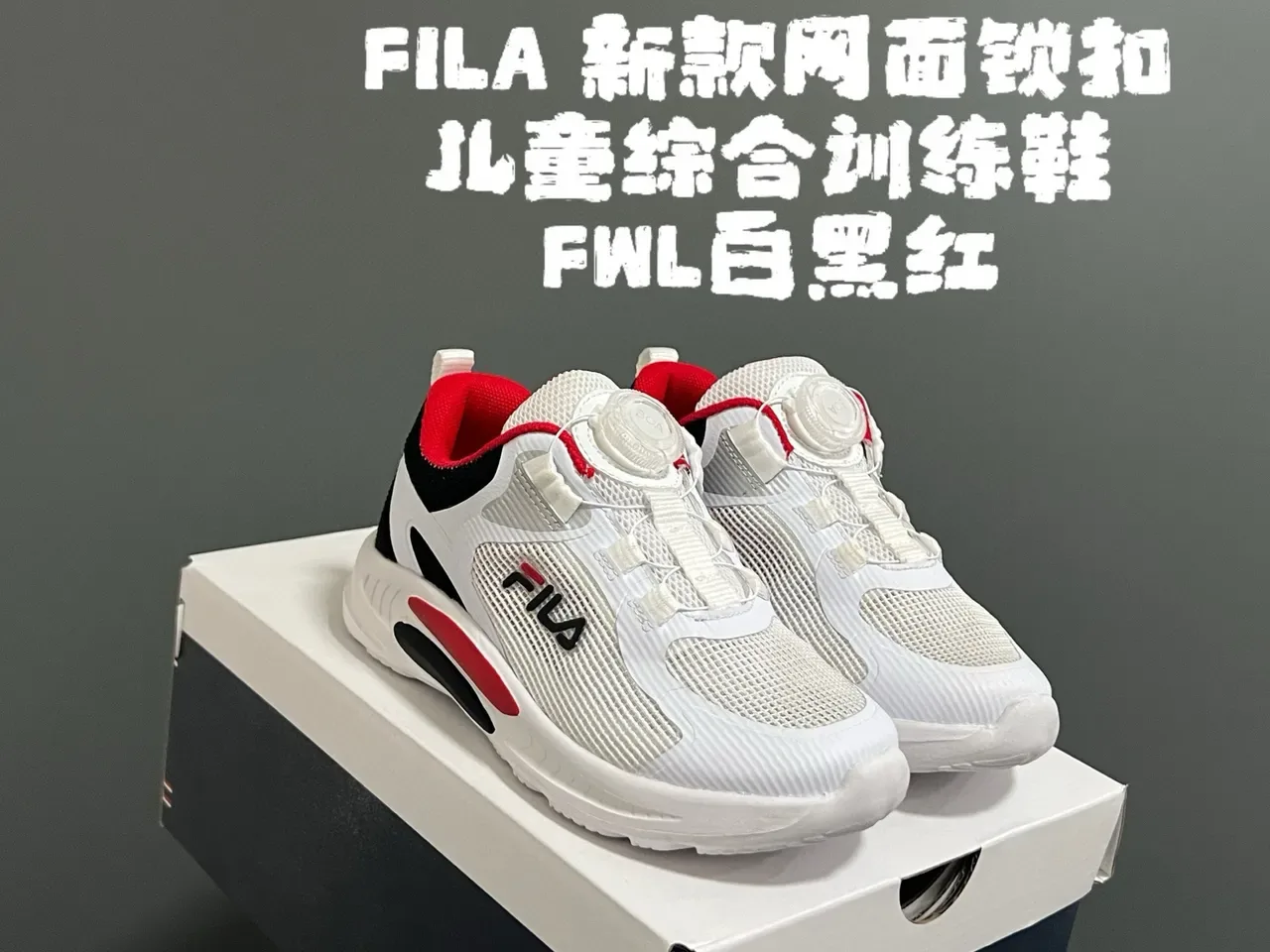 Fila Tênis Lifestyle branco e preto com upper de malha, fechamento com Dial-Lock 6