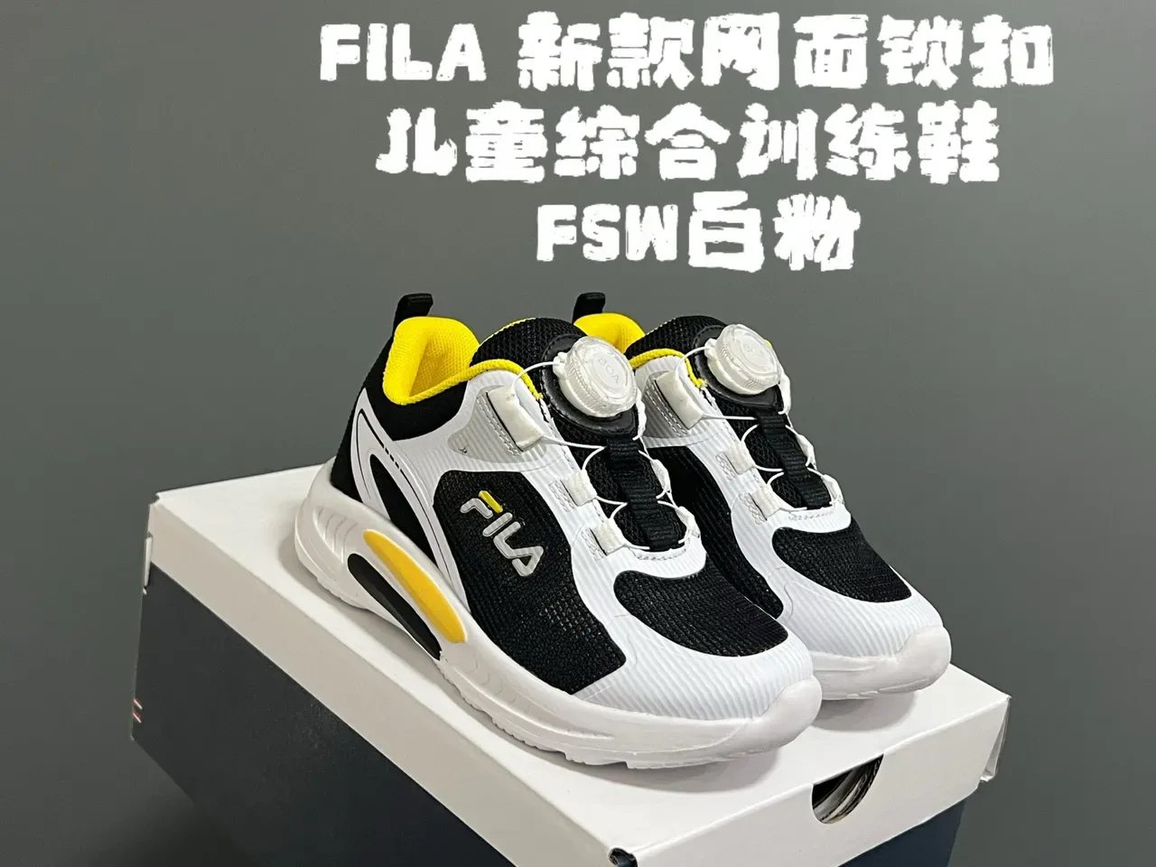 Fila Tênis Lifestyle branco e preto com upper de malha, fechamento com Dial-Lock 7