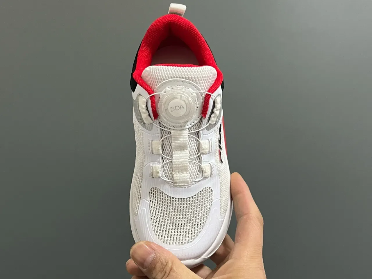 Fila Tênis Lifestyle branco e preto com upper de malha, fechamento com Dial-Lock 23