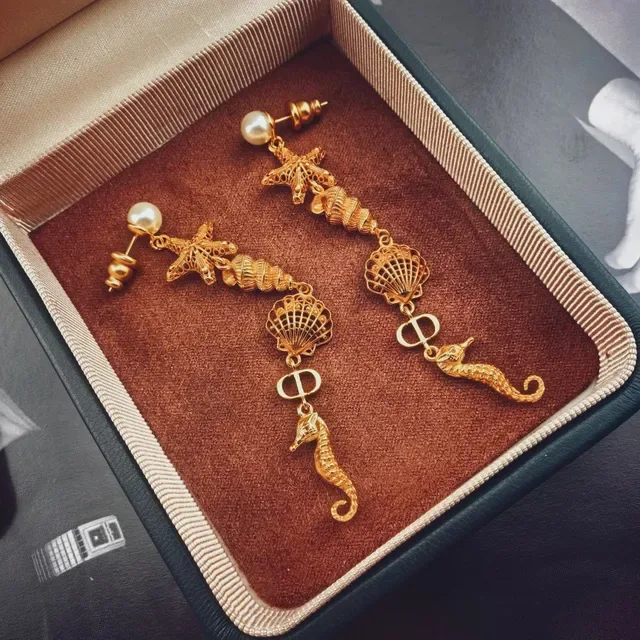 AnOrange Gold White Dangling Marine-Themed Earrings 4