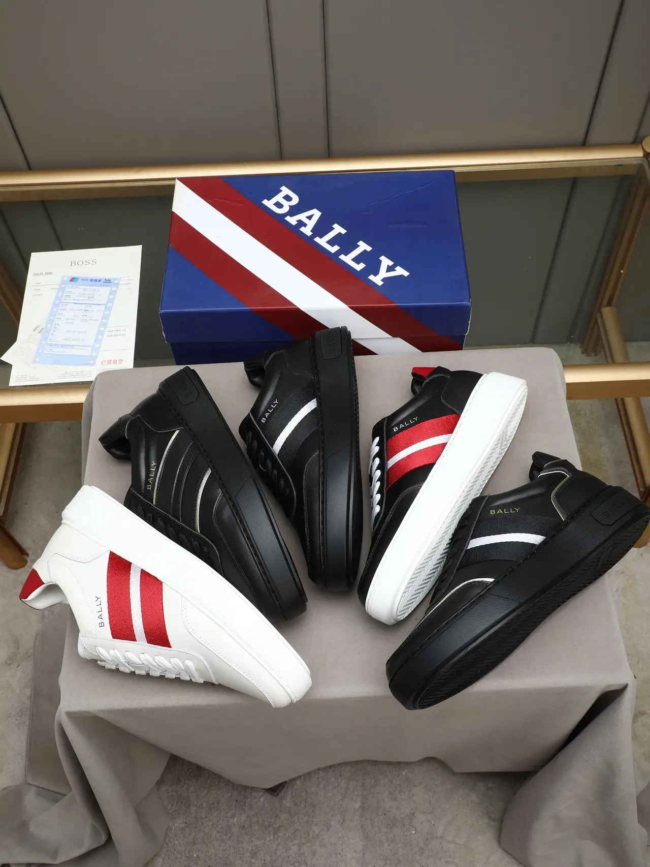 BALLY سنيكرز أسود أبيض جلد علوي شريط جانبي نمط حياة 2