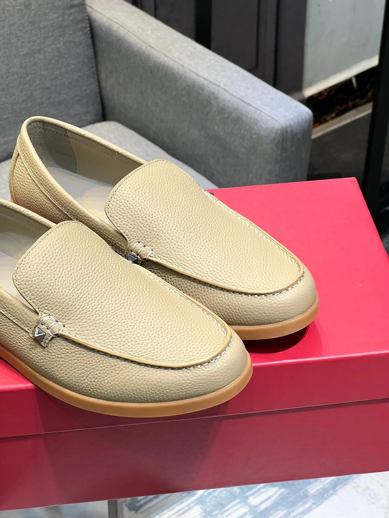 Beige Brown Pebbled Leather Metal Hardware Accent Loafer 9