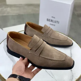 Berluti बीज ब्लैक सूड लोफर पेनी स्ट्रैप