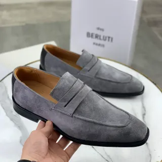 Berluti 灰色麂皮 Penny Strap 乐福鞋