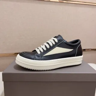 Tênis plataforma de couro preto e creme