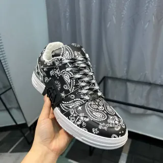 Tênis lifestyle com plataforma estampado bandana preto e branco
