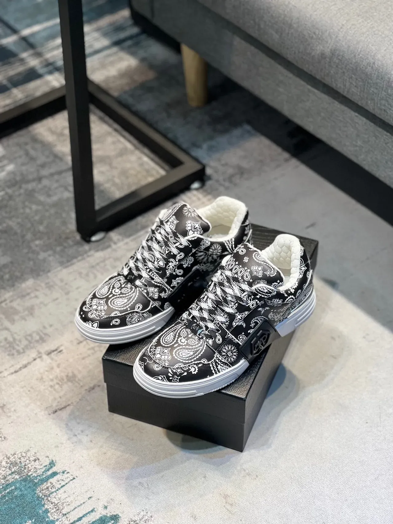 Black and White Bandana-Print Platform Lifestyle Sneaker 5