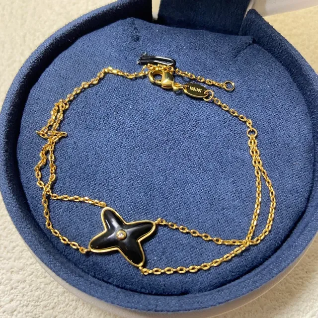 Black Gold Star-Shaped Pendant Enamel Bracelet 3