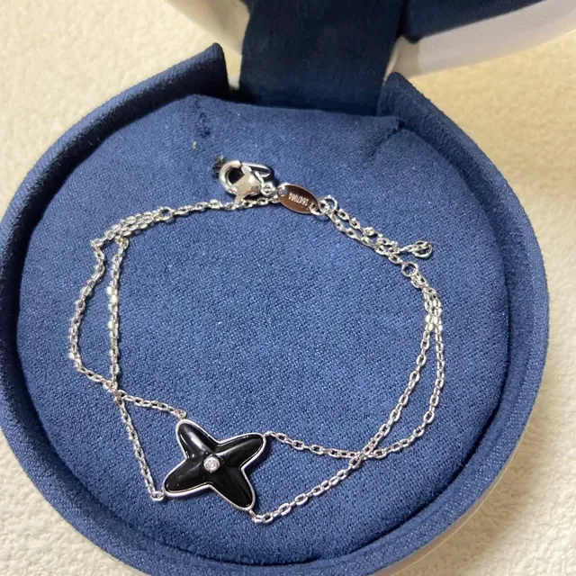 Black Gold Star-Shaped Pendant Enamel Bracelet 4