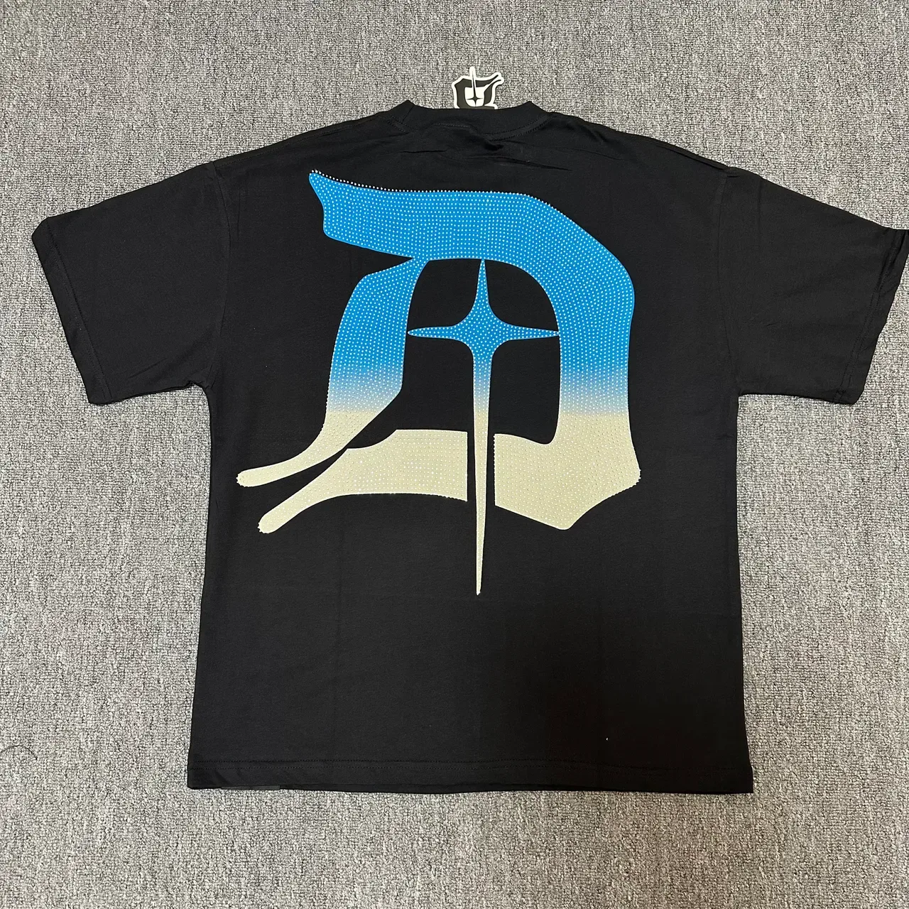 Black Graphic-Print Metallic Silver Robot Illustration T-Shirt 5