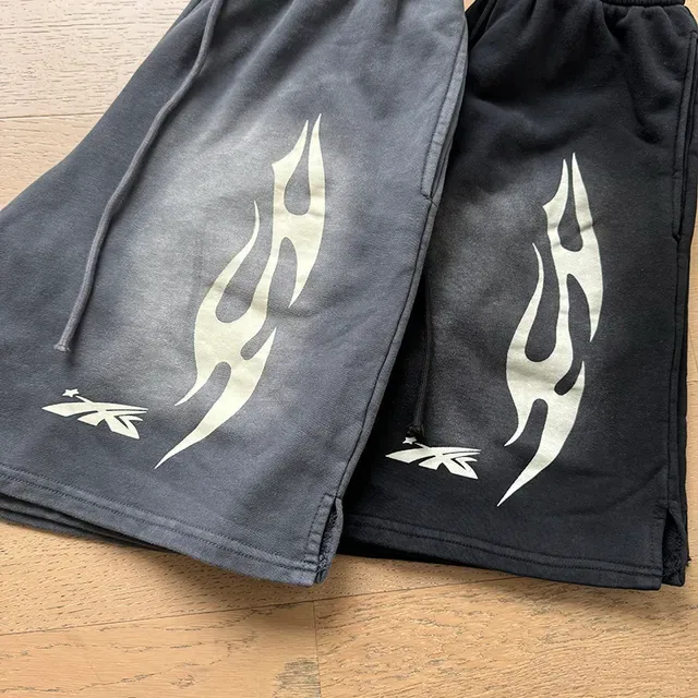 Black Gray Relaxed-Fit Flame-Print Shorts 15
