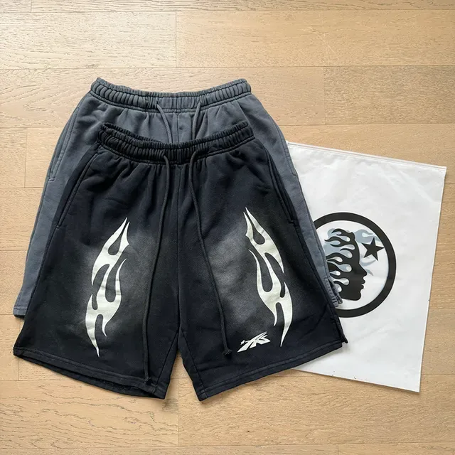 Black Gray Relaxed-Fit Flame-Print Shorts 21