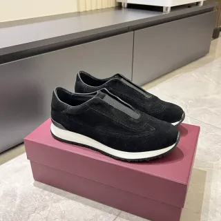 حذاء رياضي أسود من السويد slip-on أسلوب حياة