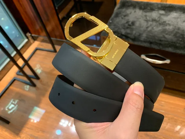 Black Textured Strap Gold-Tone Reversible Buckle Leather Belt 4