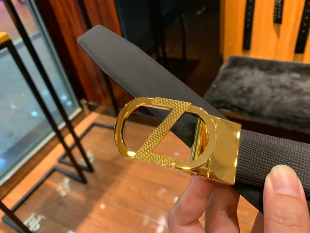 Black Textured Strap Gold-Tone Reversible Buckle Leather Belt 8