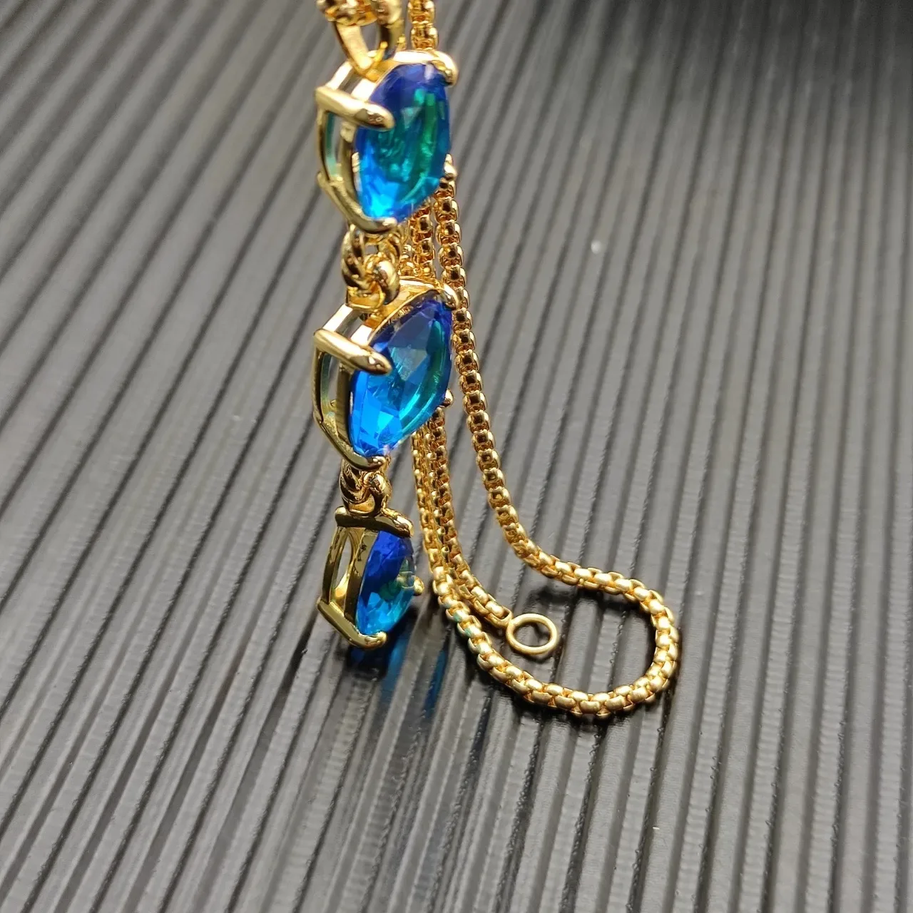 Blue Gold Three-Stone Vertical Drop Twisted-Link Connectors Necklace 3