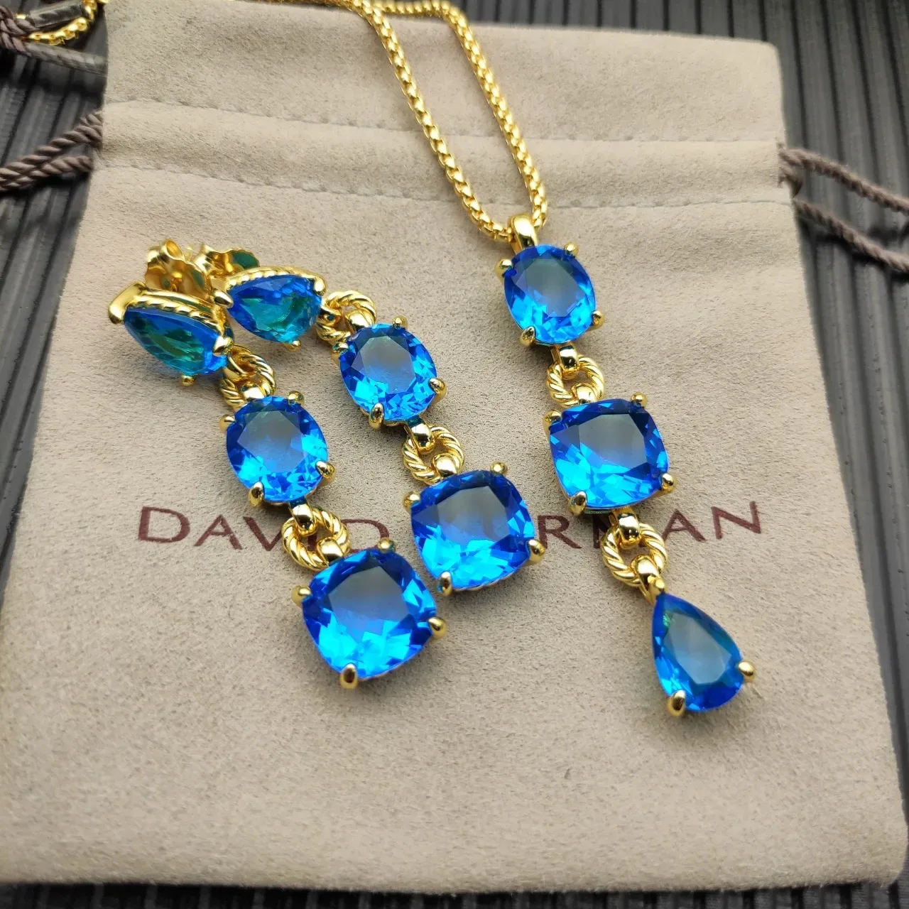 Blue Gold Three-Stone Vertical Drop Twisted-Link Connectors Necklace 5