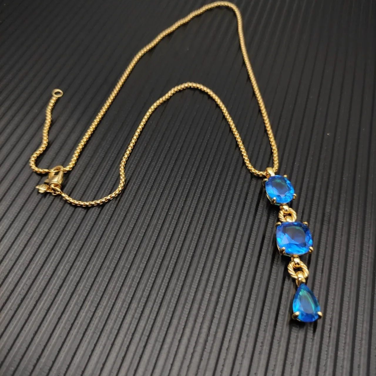 Blue Gold Three-Stone Vertical Drop Twisted-Link Connectors Necklace 7