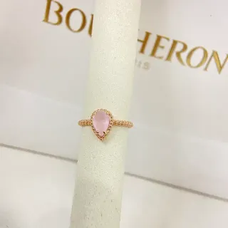 Boucheron خاتم حجر وردي بيضاوي مع إطارات حبيبات