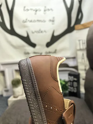 Sapatos Mary Jane de couro sintético marrom bege, forro creme, alça T-Bar 3