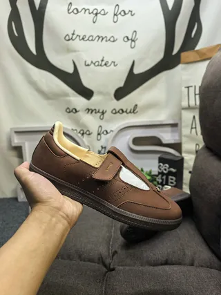 Sapatos Mary Jane de couro sintético marrom bege, forro creme, alça T-Bar 5