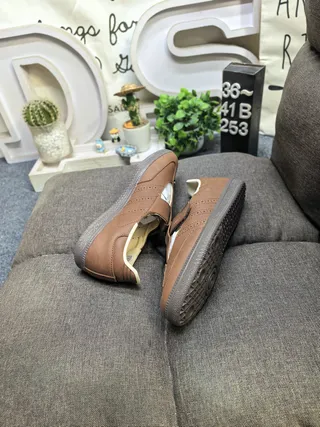 Sapatos Mary Jane de couro sintético marrom bege, forro creme, alça T-Bar 6