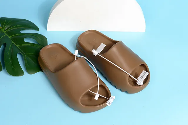 Brown Molded Monochrome Sole Single-Strap Slide Slippers 3