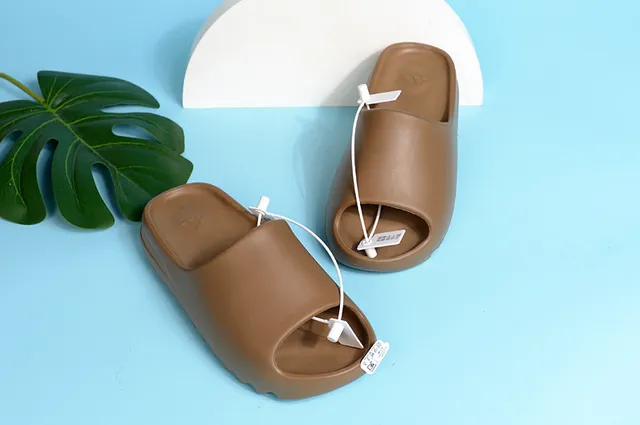 Brown Molded Monochrome Sole Single-Strap Slide Slippers 4