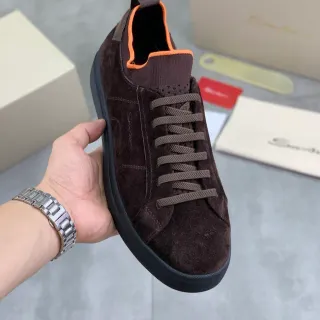 Sneakers com parte superior de suede marrom laranja, gola de malha