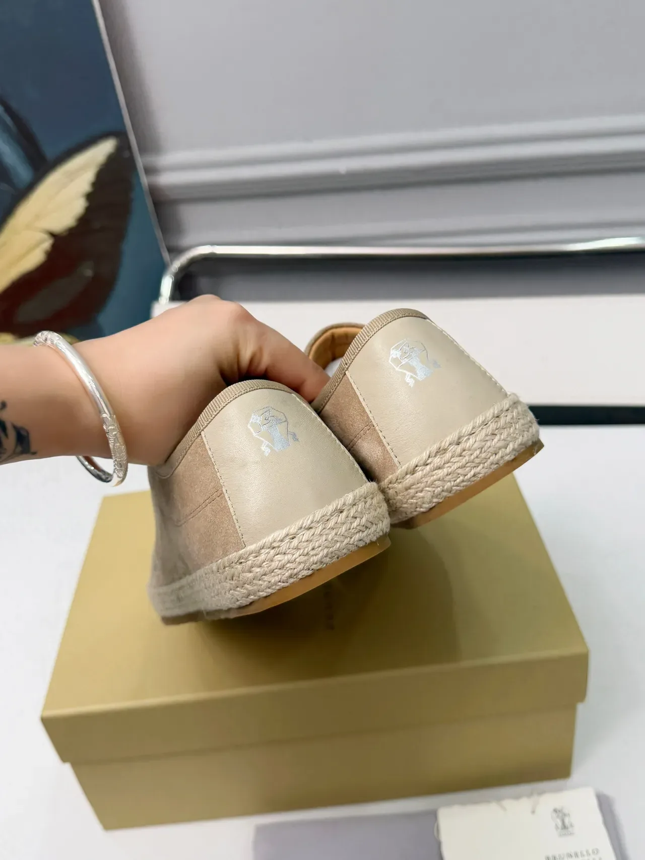 Brunello Cucinelli Sapatos boat de camurça bege com cadarços 3