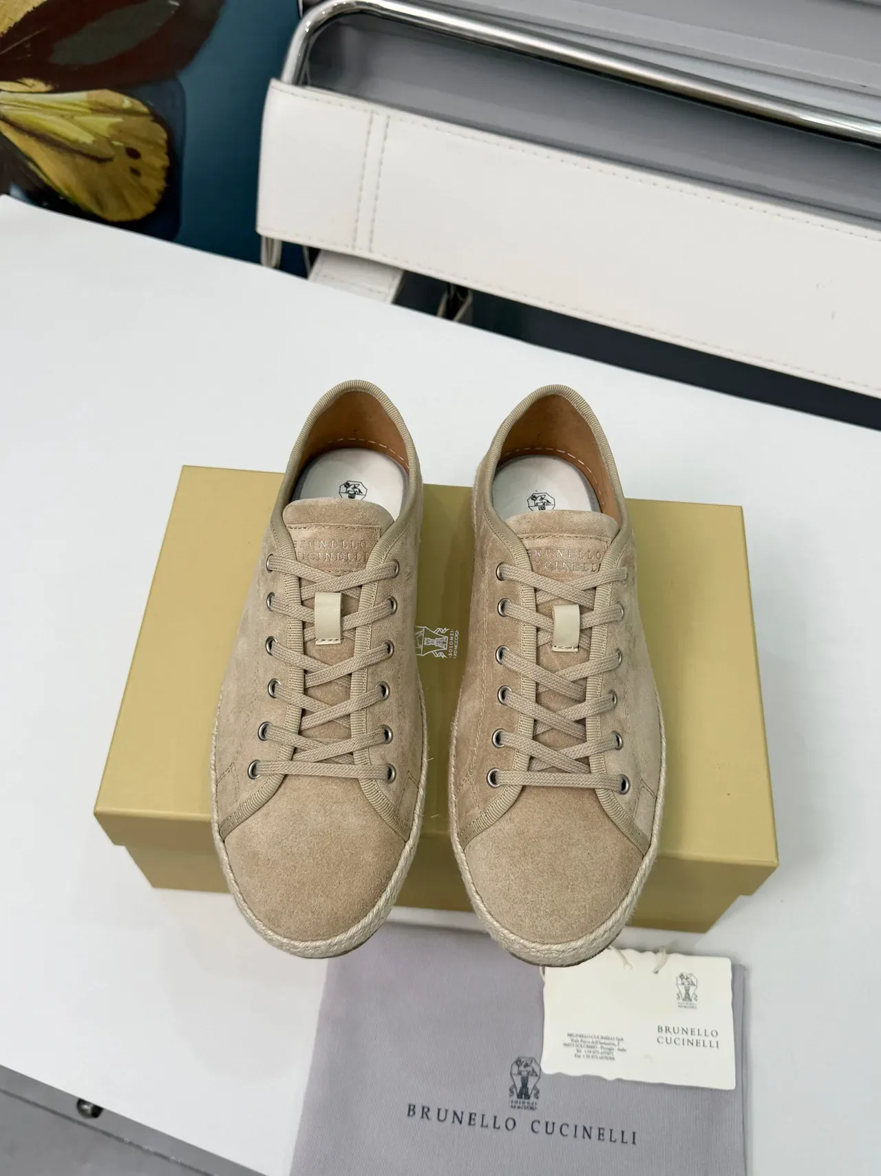 Brunello Cucinelli Sapatos boat de camurça bege com cadarços 6