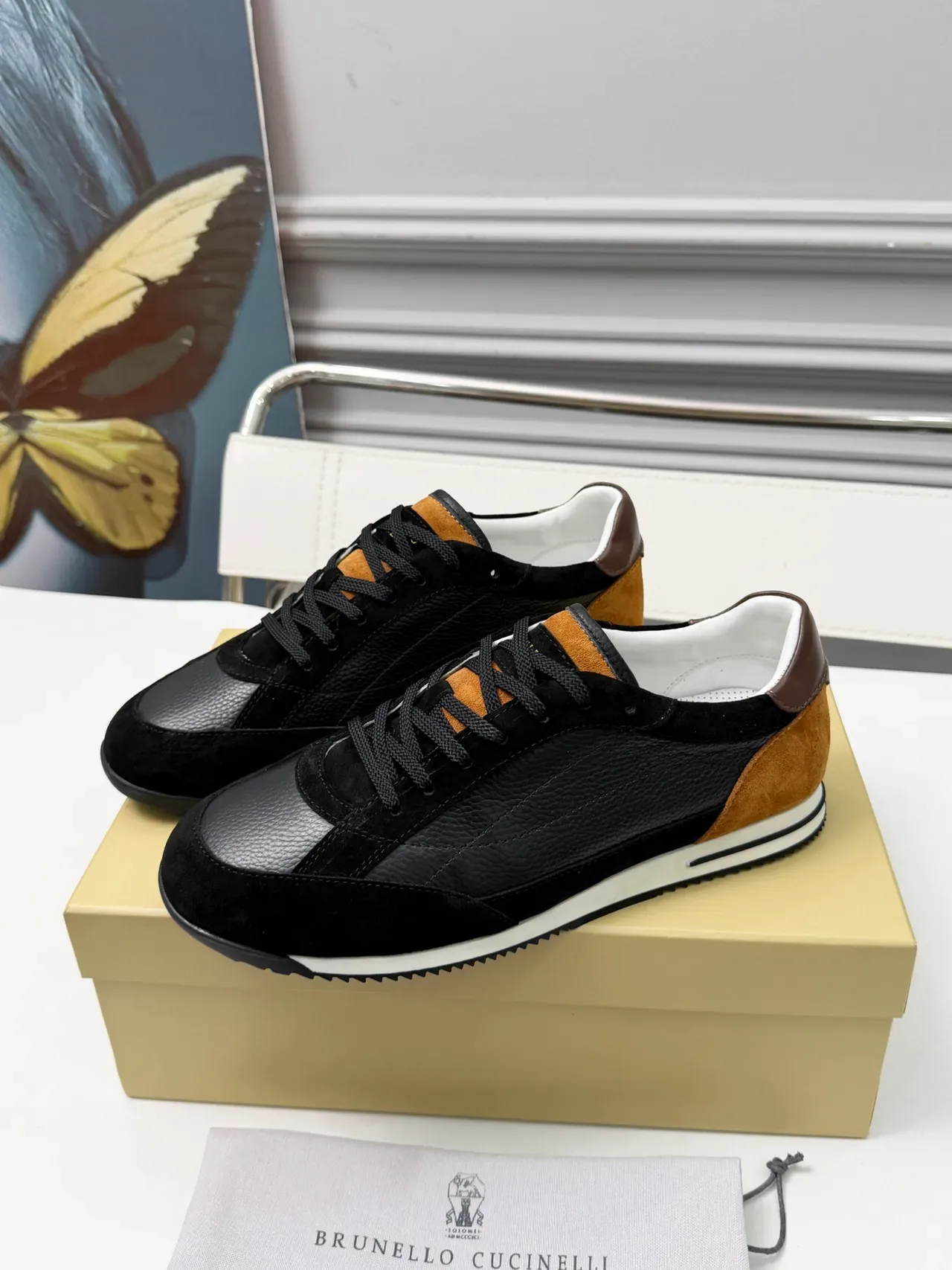 Brunello Cucinelli Sneakers Lifestyle en Daim et Cuir Noir et Tan 4