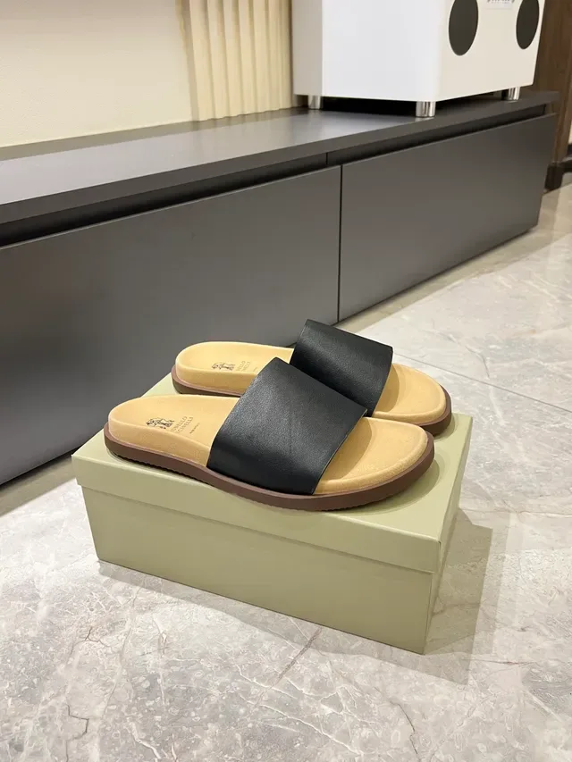 Brunello Cucinelli Minimalist Single-Strap Leather and Suede Slippers 7