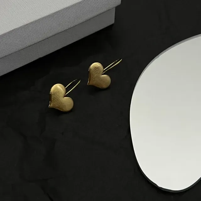 Brushed Gold Heart-Shaped Dangling Earrings 3