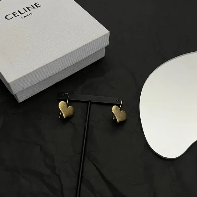 Brushed Gold Heart-Shaped Dangling Earrings 5