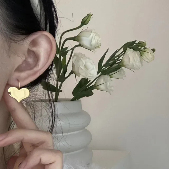 Brushed Gold Heart-Shaped Dangling Earrings 6