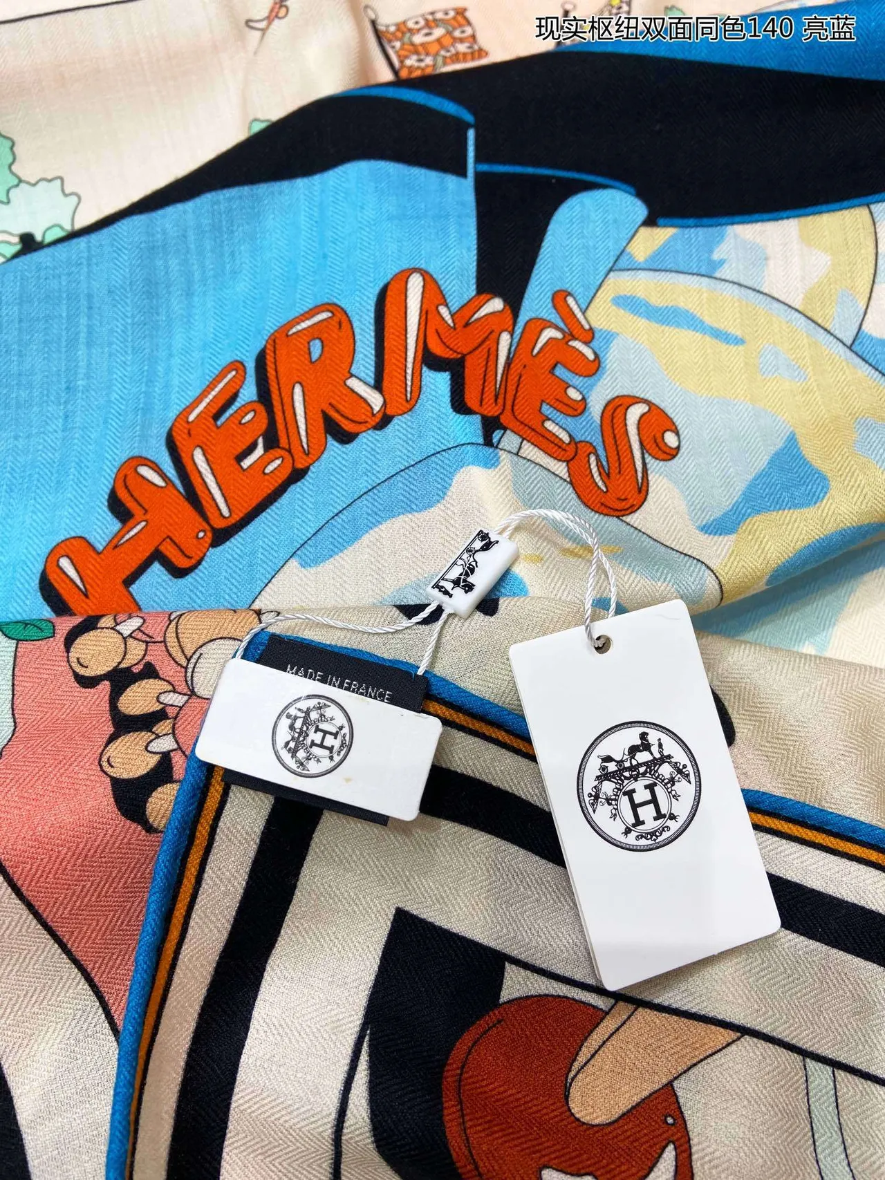 Chal oversized con impresión de cartoon de doble cara 7