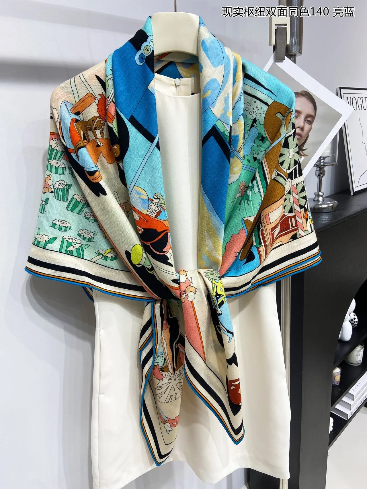 Chal oversized con impresión de cartoon de doble cara 8