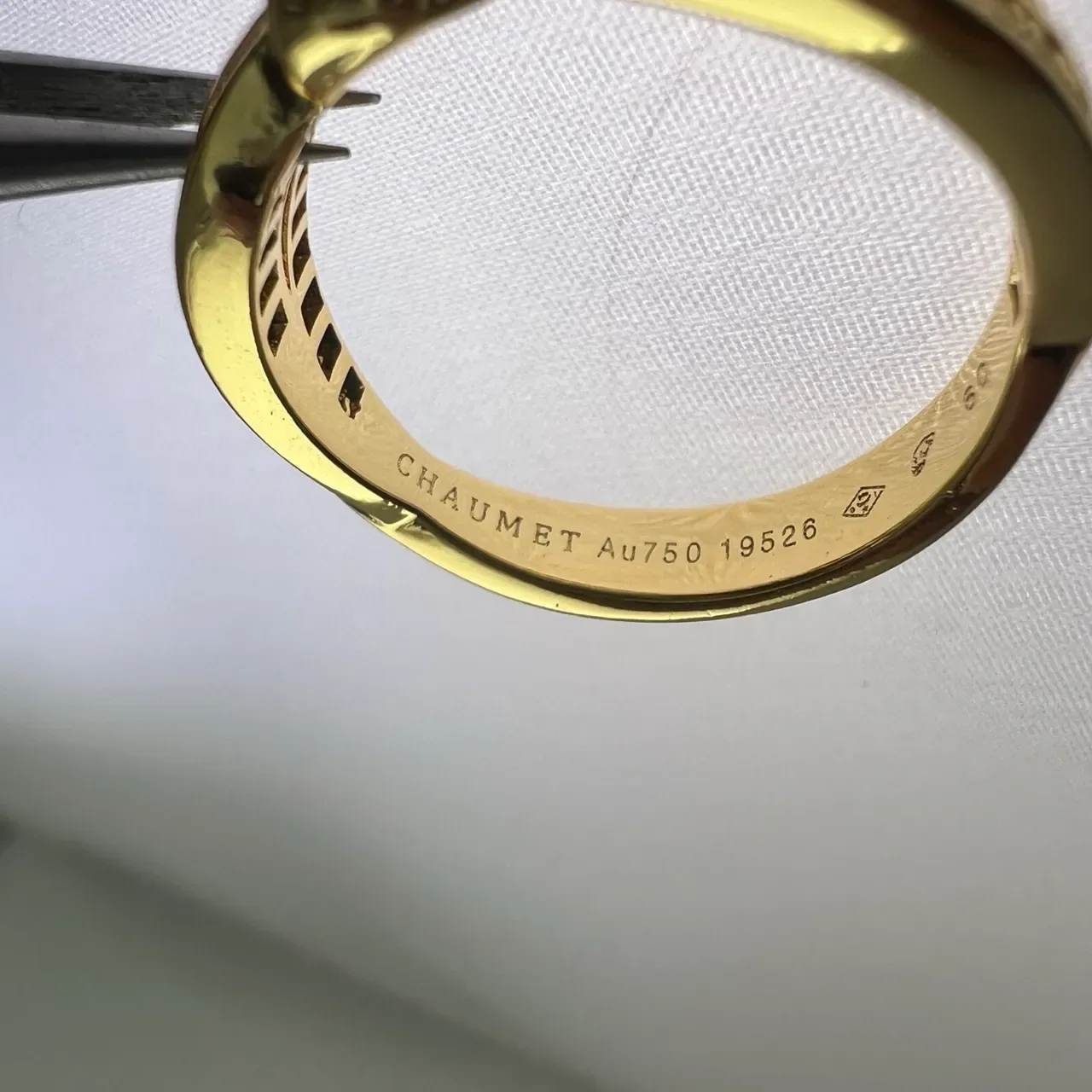 CHAUMET أقراط ذهبية وفضية بتصميم قوسي Pavé-Set 2